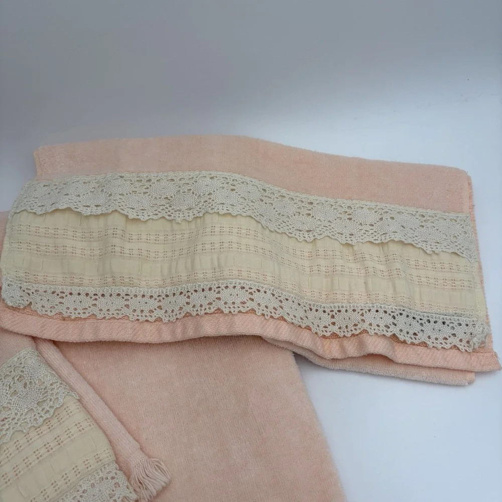 Vintage‎ 1970's Avanti Grand Prix Towel Set Pink Crotchet & Lace Trim 3 Piece